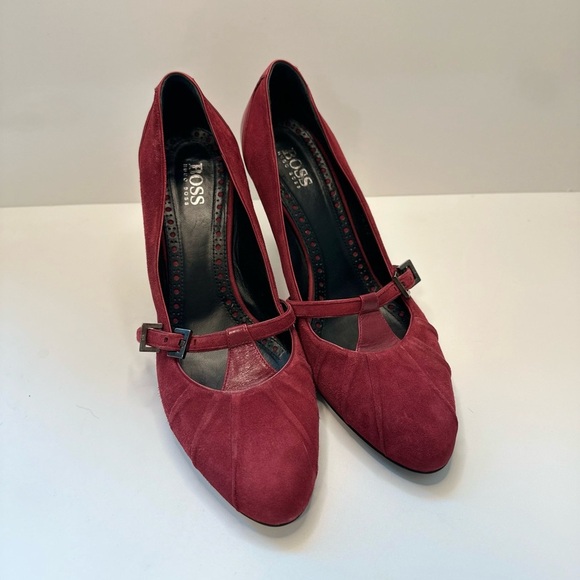 Like new! HUGO BOSS Red Suede & Mary Jane Heels – Size 38.5 (Made in Italy) - Picture 3 of 7